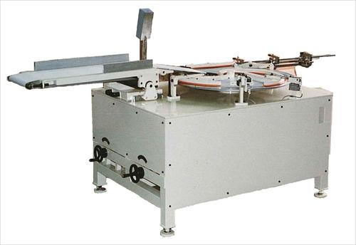 Alimentatore ruotativo per prodotti nudi o incartati
